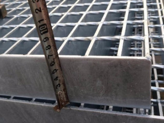 鋼結構格柵板廠家對鋼格柵板表面處理方式 鋼結構格柵板廠家對鋼格柵板表面處理方式